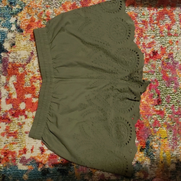 Adorable shorts from Earthbound size M - Picture 2 of 5